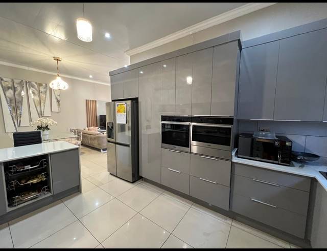3 BEDROOM HOUSE FOR SALE IN WOODHILL ESTATE